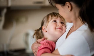 Ôm ấp kỳ diệu hơn thần dược