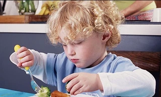 Ăn cá rán nhiều có ảnh hưởng thế nào tới sức khỏe của bé?