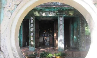 Phát hiện lư hương cổ bằng đá độc đáo thời Nguyễn