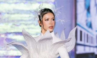 'Màn hô biến' phố đi bộ Nguyễn Huệ