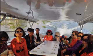 Du lịch sông Sài Gòn hút khách dịp cận Tết 