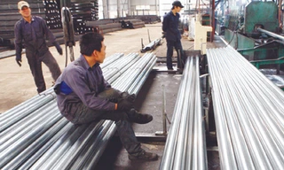 Sản xuất thép trong khu công nghiệp Hòa Phát, Hưng Yên