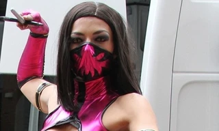 Quán quân 'Top Model' Mỹ diện đồ Cosplay khoe ngực