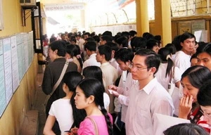 Cuối năm, người lao động khó tìm việc