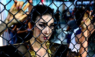 Xuân Lan sexy trên sàn võ