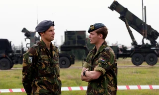 Thiếu đạn, binh sỹ Hà Lan phải 'bắn súng miệng" khi diễn tập