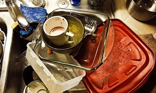 Nạn nhân bắt cóc bị ép phải... rửa bát