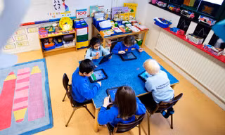 Trường học Thụy Điển giao bài tập viết thư tuyệt mệnh cho học sinh.