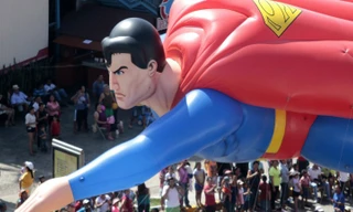 Quả bóng bay hình siêu nhân trong dịp Giáng sinh ở Acapulco, Guerrero state, Mexico hôm 25/12