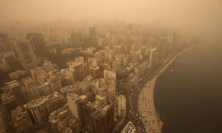 Thủ đô Beirut, Lebanon chìm trong bão cát
