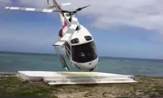 Chiếc máy bay đang chuẩn bị hạ cánh thì bị chao đảo và mất kiểm soát