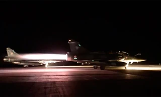 Một chiến đấu cơ của Pháp tham gia không kích IS tại Syria. Ảnh: RT