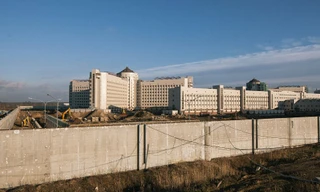 Kresty-2 thay thế nhà tù Kresty có từ thời Nga hoàng.