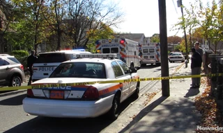 Xe cảnh sát và cứu thương tại hiện trường vụ tấn công.