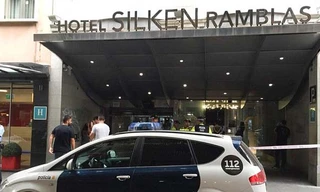 Vụ xả súng xảy ra bên ngoài khách sạn Silken Ramblas vào chiều ngày 28/7 (giờ địa phương).