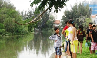 Xác chết không đầu trôi trên sông