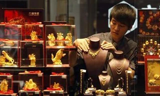 Giá vàng tiếp tục 'hạ không phanh'