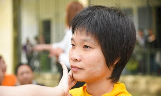 Tiếng hát lạc quan từ trại tâm thần của cô gái trẻ và mong ước được về bên mẹ