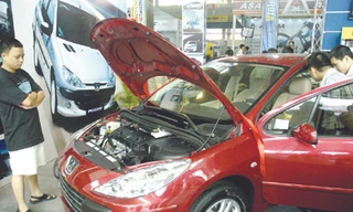 Nhiều loại ô tô tăng giá hàng chục triệu đồng/chiếc do tỷ giá tăng Ảnh: Hồng Vĩnh