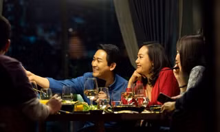 “Tiệc Trăng Máu” thu 45 tỷ đồng, thiết lập lại thói quen ra rạp xem phim của khán giả Việt