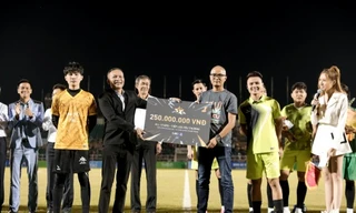 Jack ủng hộ đồng bào miền Trung 250 triệu đồng, ghi bàn chiến thắng đội Quang Hải