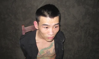 Bắt đối tượng mang lựu đạn đi bảo vệ sới bạc