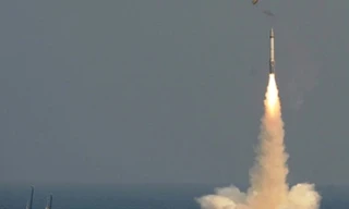 Hai tên lửa đạn đạo bắn về phía Syria