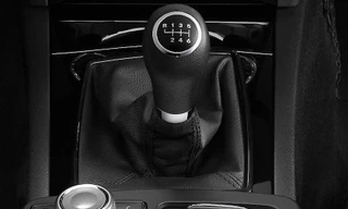 Mercedes khai tử hộp số sàn trên xe hơi
