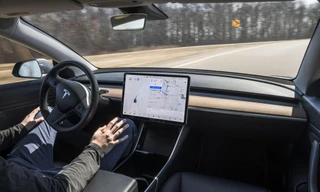 Hệ thống hỗ trợ người lái trên xe hơi có liên quan đến hàng trăm vụ tai nạn