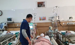 Hai 'ma men' ra hiệu thuốc mua cồn y tế về uống thay rượu, một người lọc máu cấp cứu, một tử vong