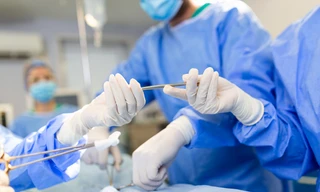 Sau tiếng nổ lớn, bé gái ở Bình Phước bị vỡ hộp sọ, dập não