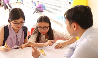 Thí sinh trúng tuyển vào trường Đại học Ngân hàng TP. HCM nhập học từ ngày 4/9