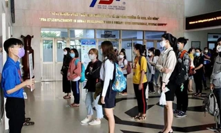 Nhiều trường cho sinh viên đi học trở lại