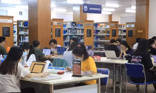 Hàng loạt trường đại học cho sinh viên nghỉ học tập trung