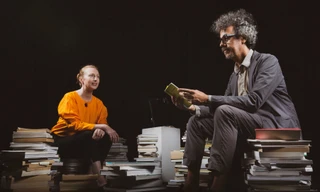 Robot trí thông minh nhân tạo đọc tiểu thuyết và làm thơ