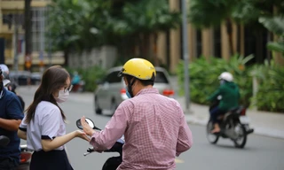 Thủ tướng: Không để thí sinh trễ giờ thi vì ùn tắc giao thông