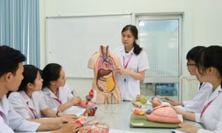 Khối ngành Sức khỏe “đua nhau” xét tuyển bổ sung