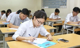 Đà Nẵng xếp bàn ghế giãn cách cho thí sinh ở kỳ thi tốt nghiệp THPT năm 2020