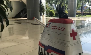 Trường ĐH Tôn Đức Thắng chế tạo rotbot khử khuẩn để chống dịch COVID-19
