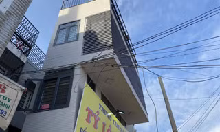 Loạt nhà siêu mỏng ở Sài Gòn vì 'nhường' đất mở rộng đường 