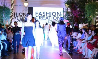 Biến sàn catwalk học đường thành sân chơi thời trang chuyên nghiệp