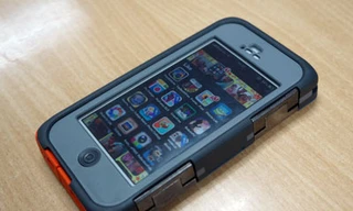 Nghịch ‘áo giáp chống tăng’ cho iPhone 5s