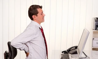 Muốn giảm đau lưng, hãy bỏ thuốc lá