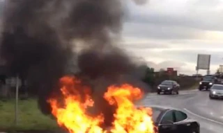 Xe điện Tesla Model S bốc cháy