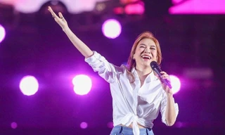 Sau một năm trì hoãn, liveshow "Tri Âm" của Mỹ Tâm ở Hà Nội vẫn bùng nổ với hơn 30.000 khán giả