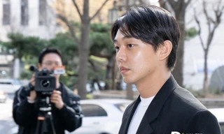 "Ảnh đế" Yoo Ah In lần đầu lộ diện trước truyền thông sau bê bối chôn vùi sự nghiệp