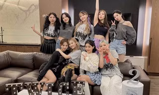 NÓNG: TWICE tái ký hợp đồng với JYP, quyết định ngoài dự tính khiến fan bất ngờ