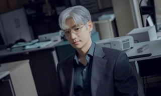 Bậc Thầy Đàm Phán: Ý nghĩa đằng sau màn "tẩy trắng" của "White Snake" Lee Je Hoon