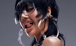 Lisa nhá hàng ROCKSTAR, soi "in tư" kính và khuyên tai là biết đợt solo "chất lừ"