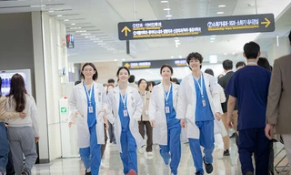 Ngoại truyện của "Hospital Playlist" có "thính" mới, F5 Yulje xuất hiện ra sao?